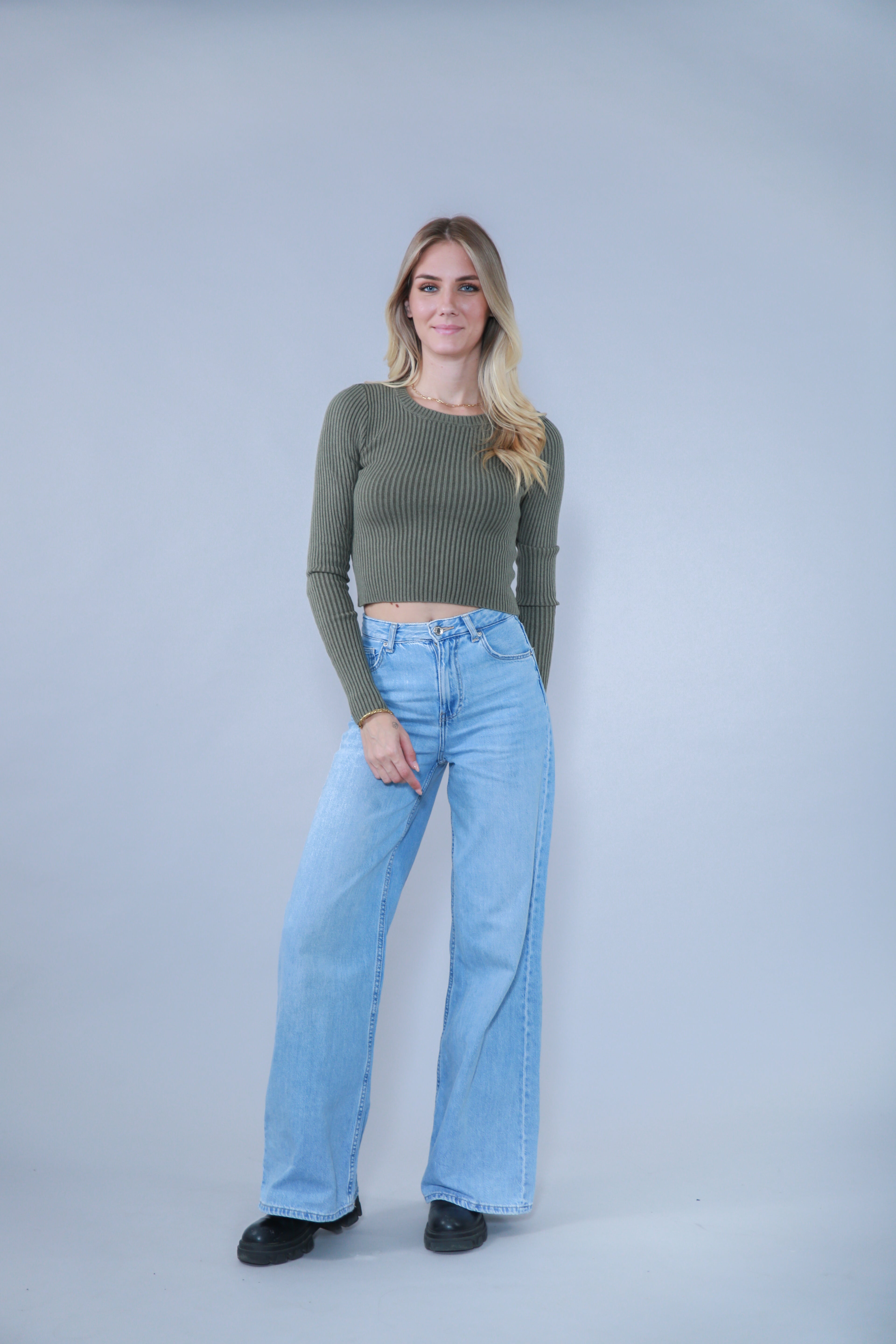 TOP MOULANT COL ROND DÉLAVÈ EN MAILLE