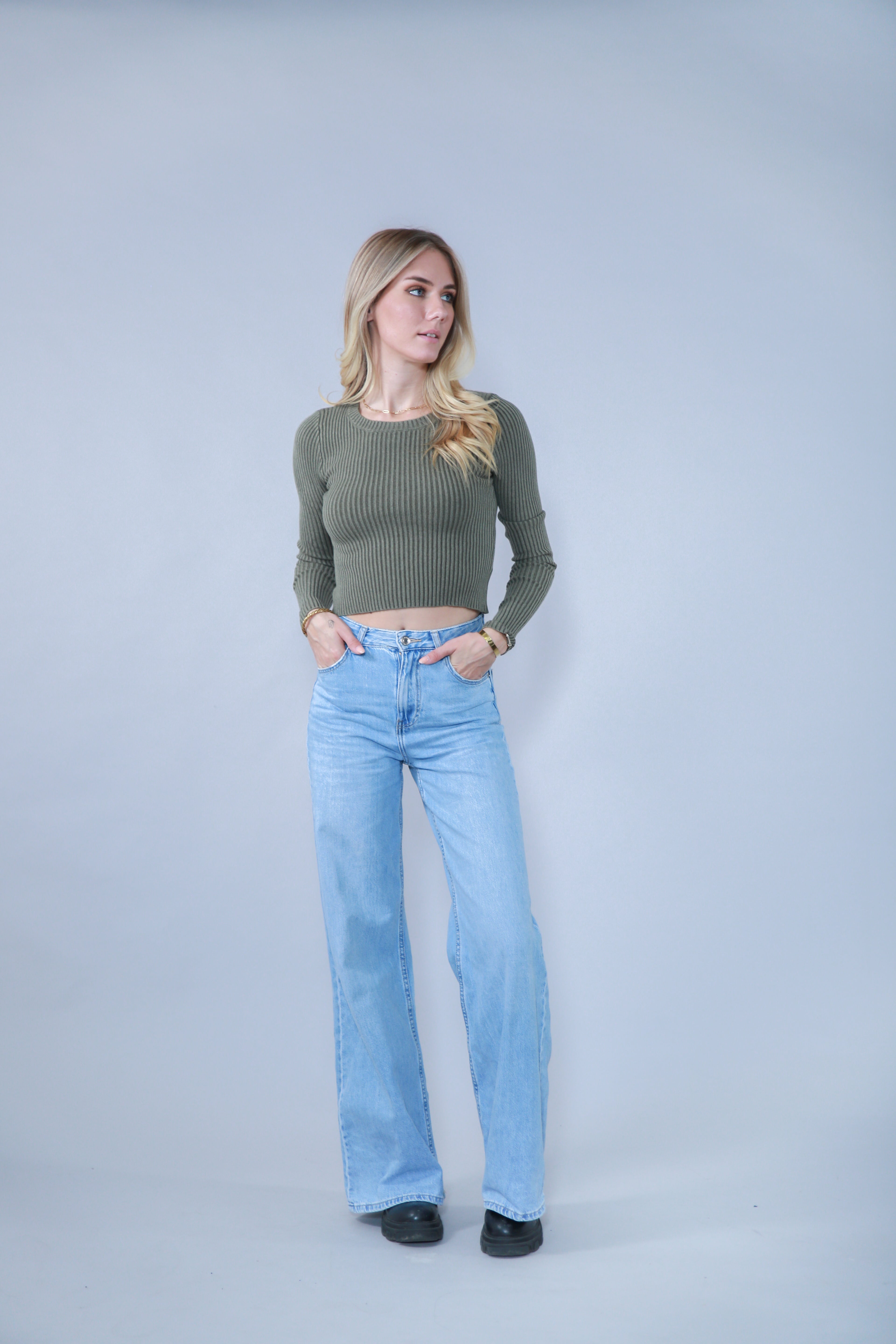 TOP MOULANT COL ROND DÉLAVÈ EN MAILLE