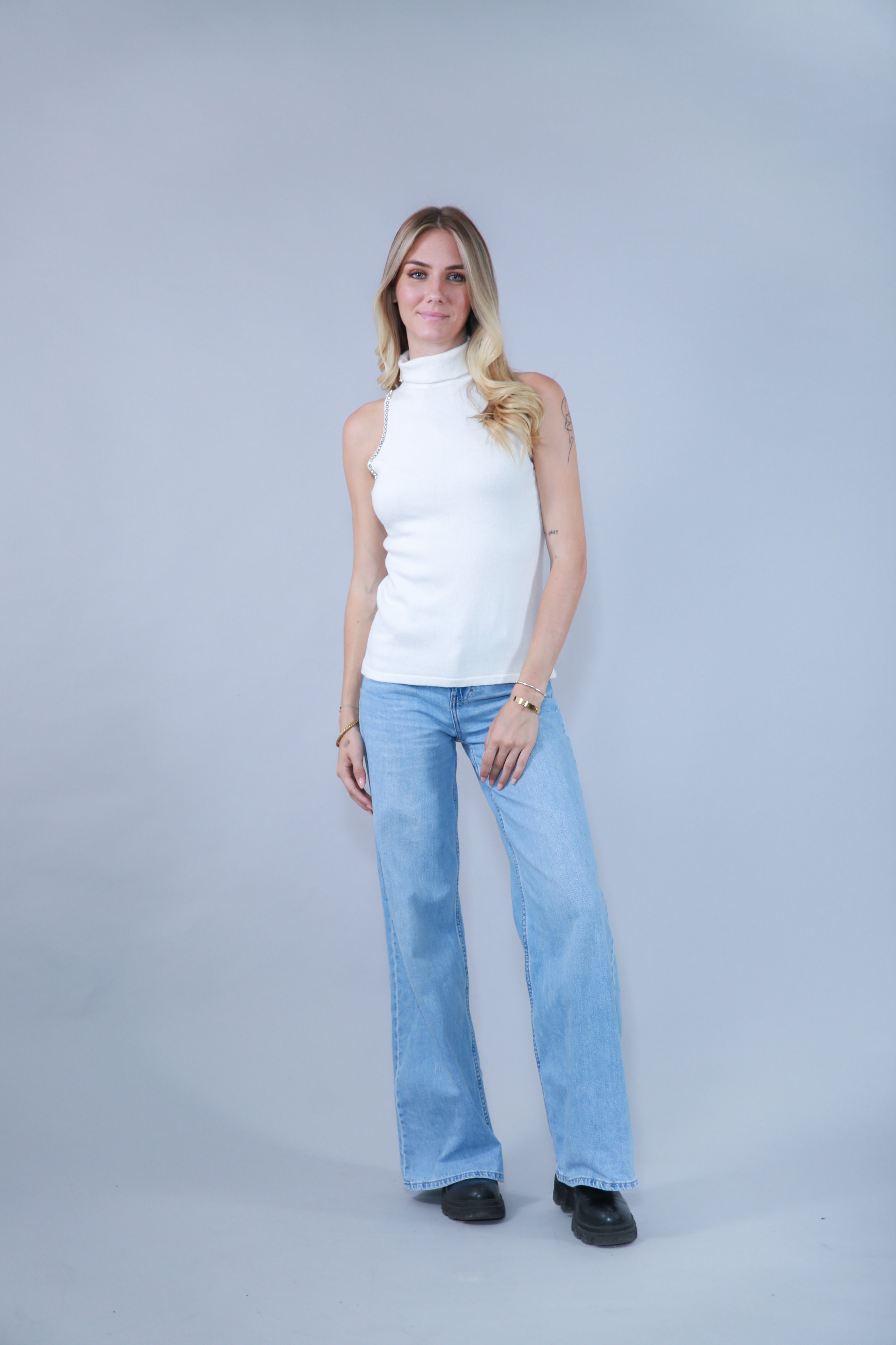 TOP SANS MANCHES EN MAILLE AVEC DIAMANTS