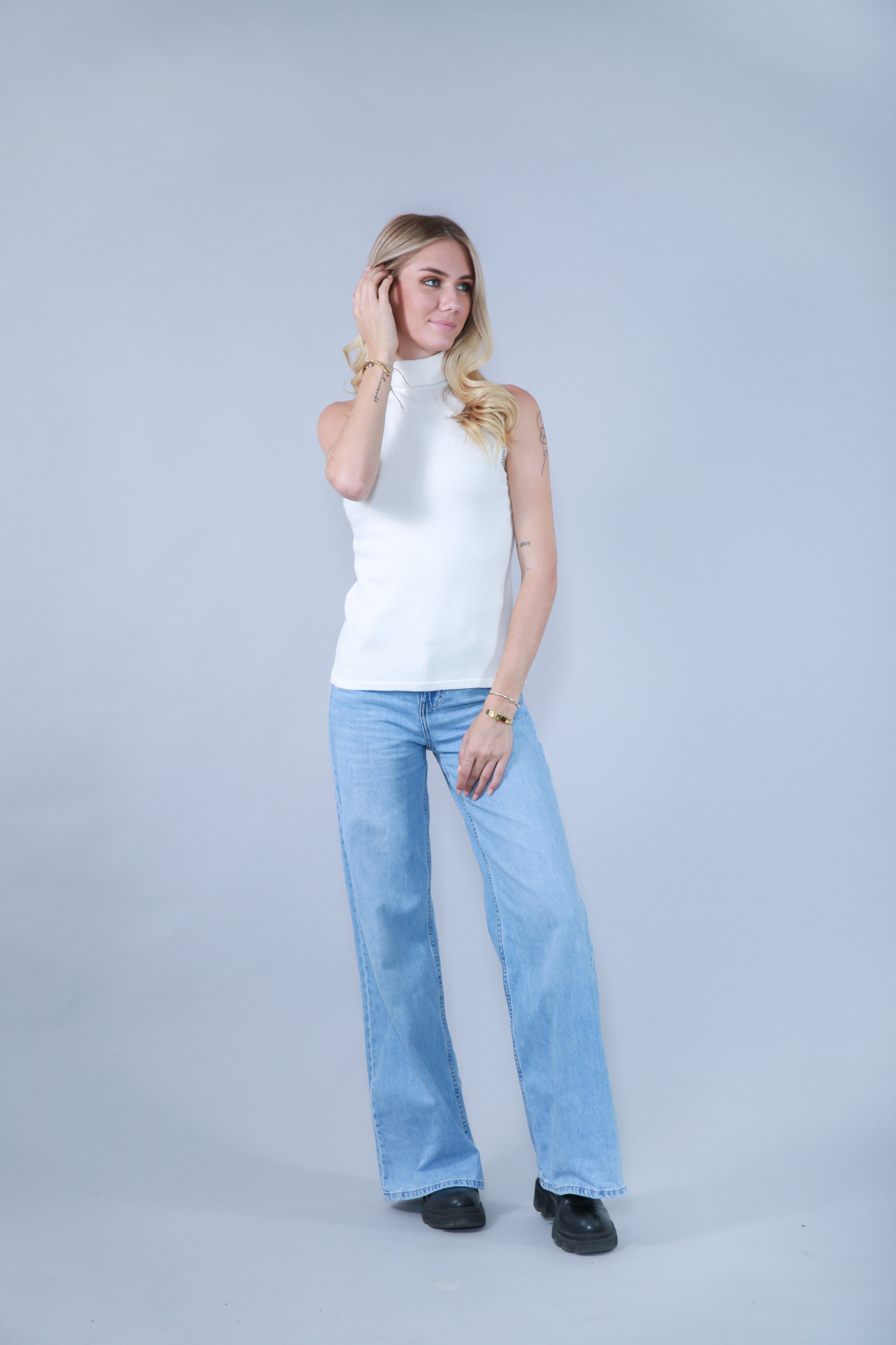 TOP SANS MANCHES EN MAILLE AVEC DIAMANTS