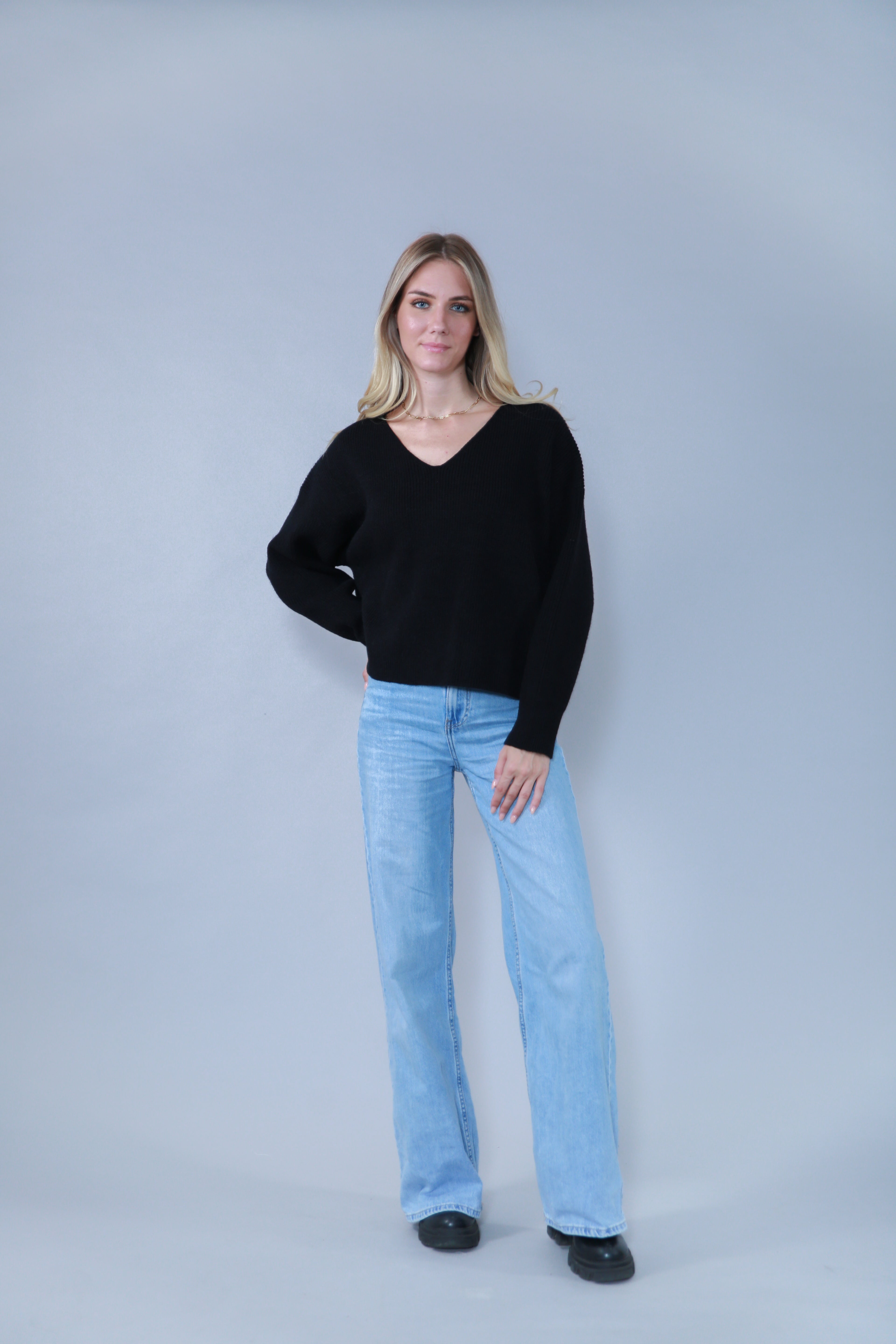 PULL EN MAILLE COL V