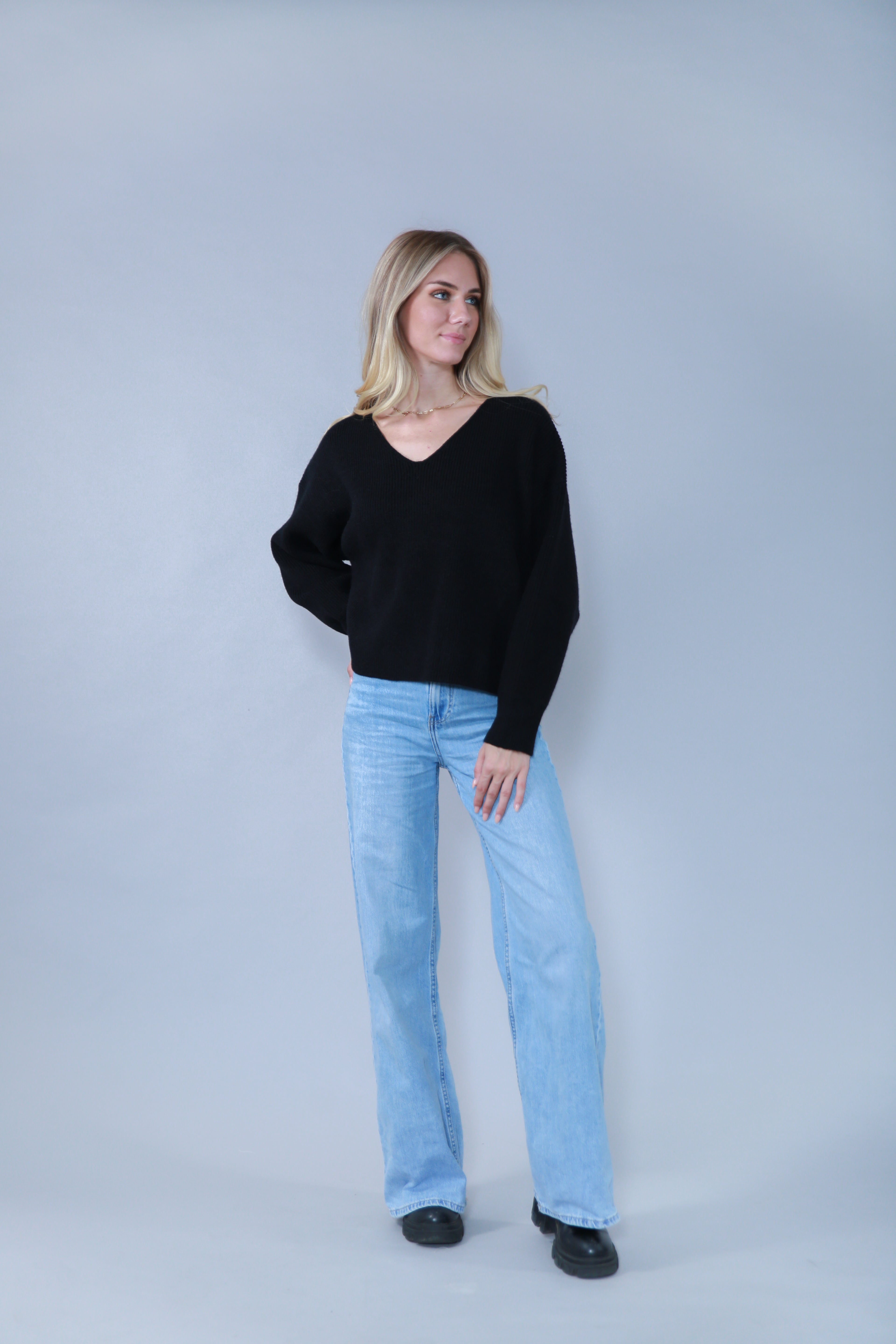 PULL EN MAILLE COL V