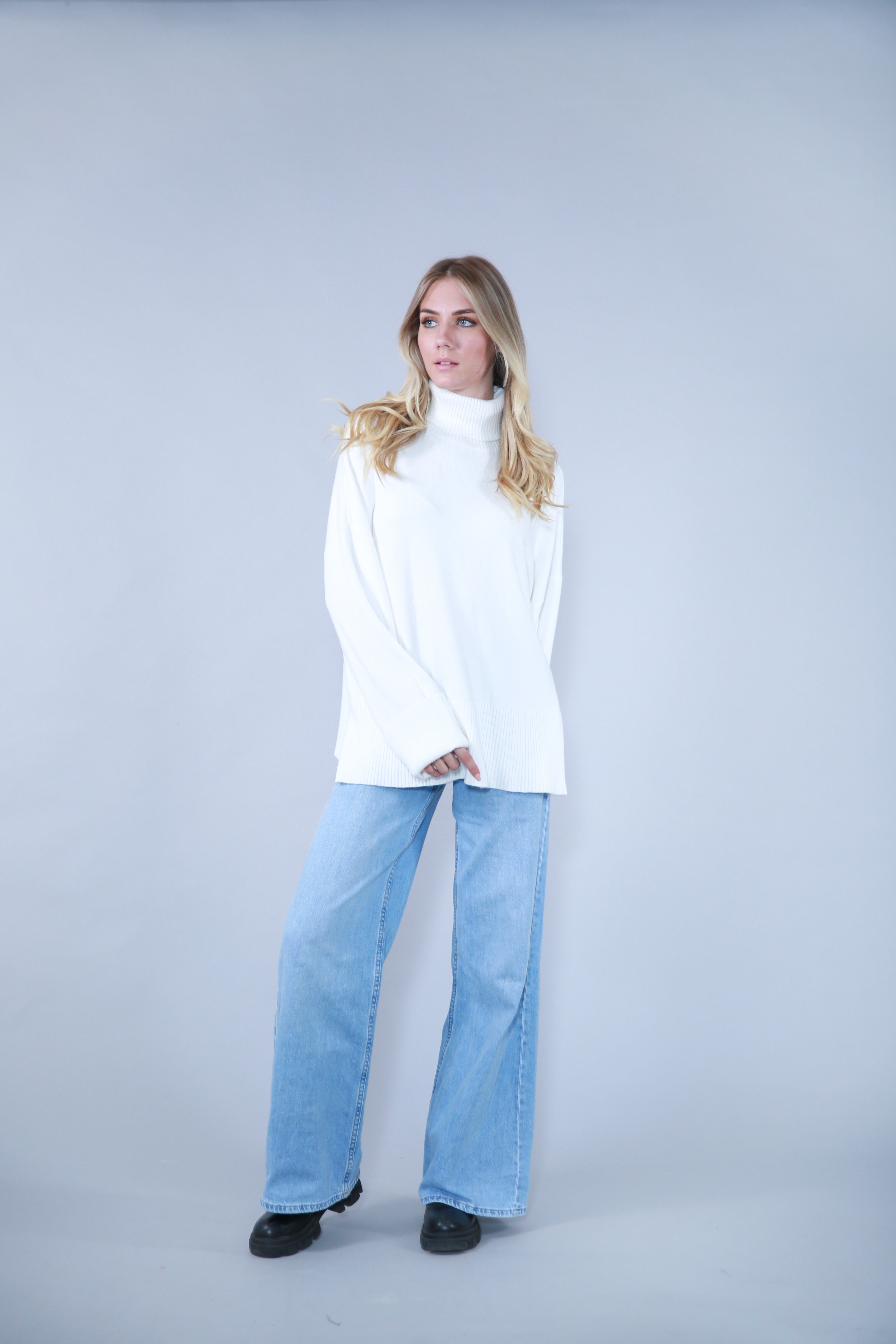 PULL OVERSIZE COL ROULÉ EN MAILLE