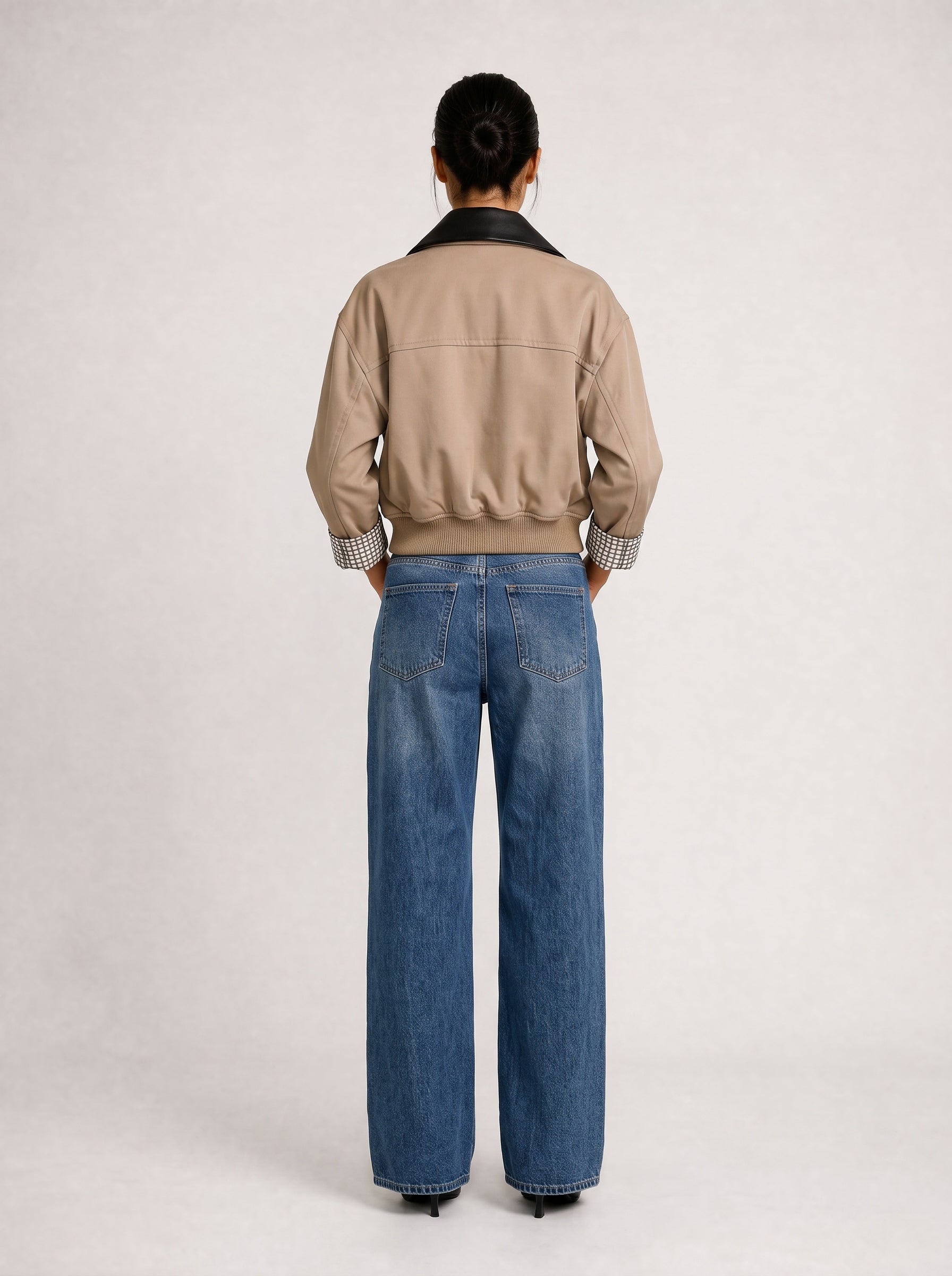 VESTE COURTE À COL CONTRASTANT