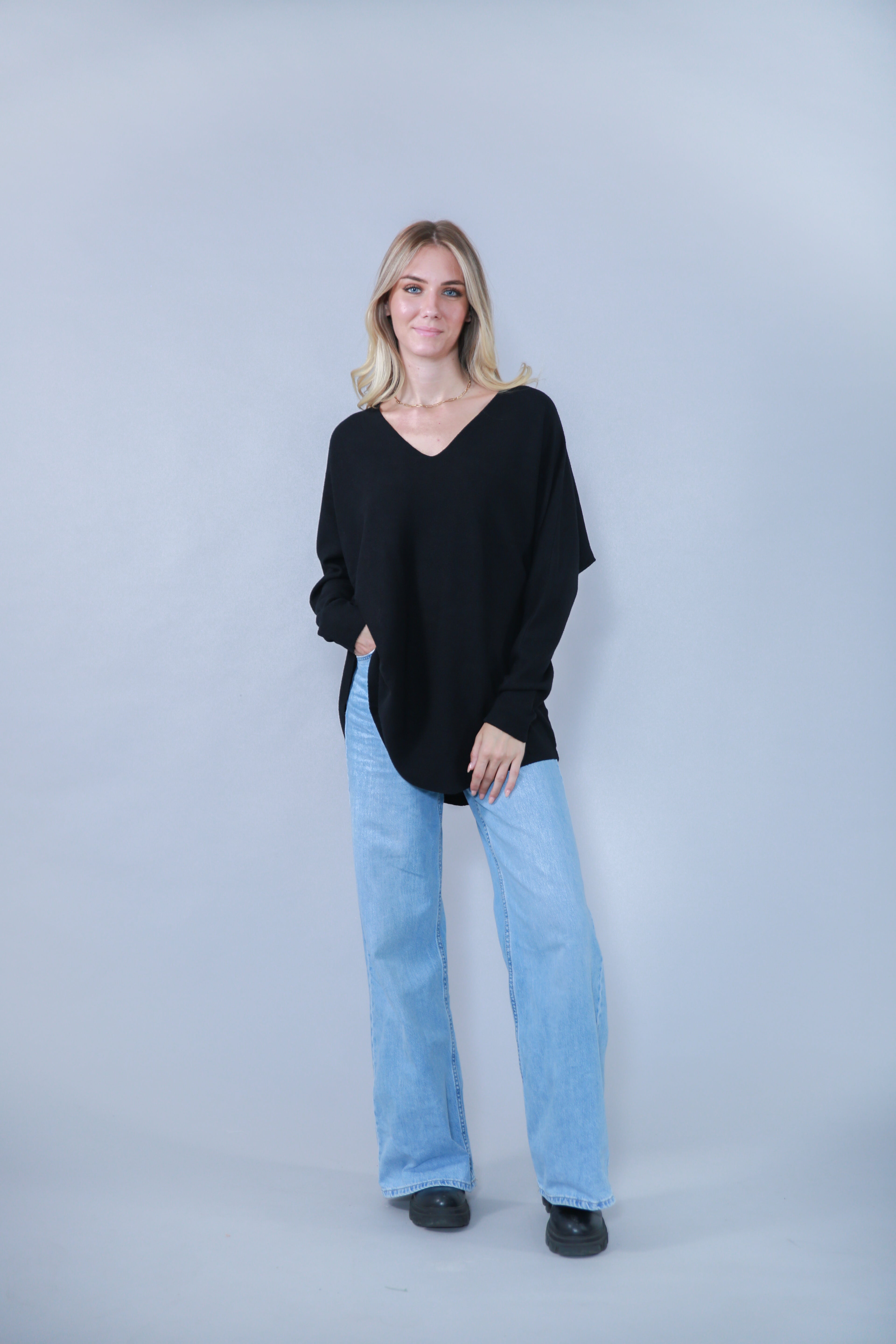 PULL OVERSIZE EN MAILLE COL EN V