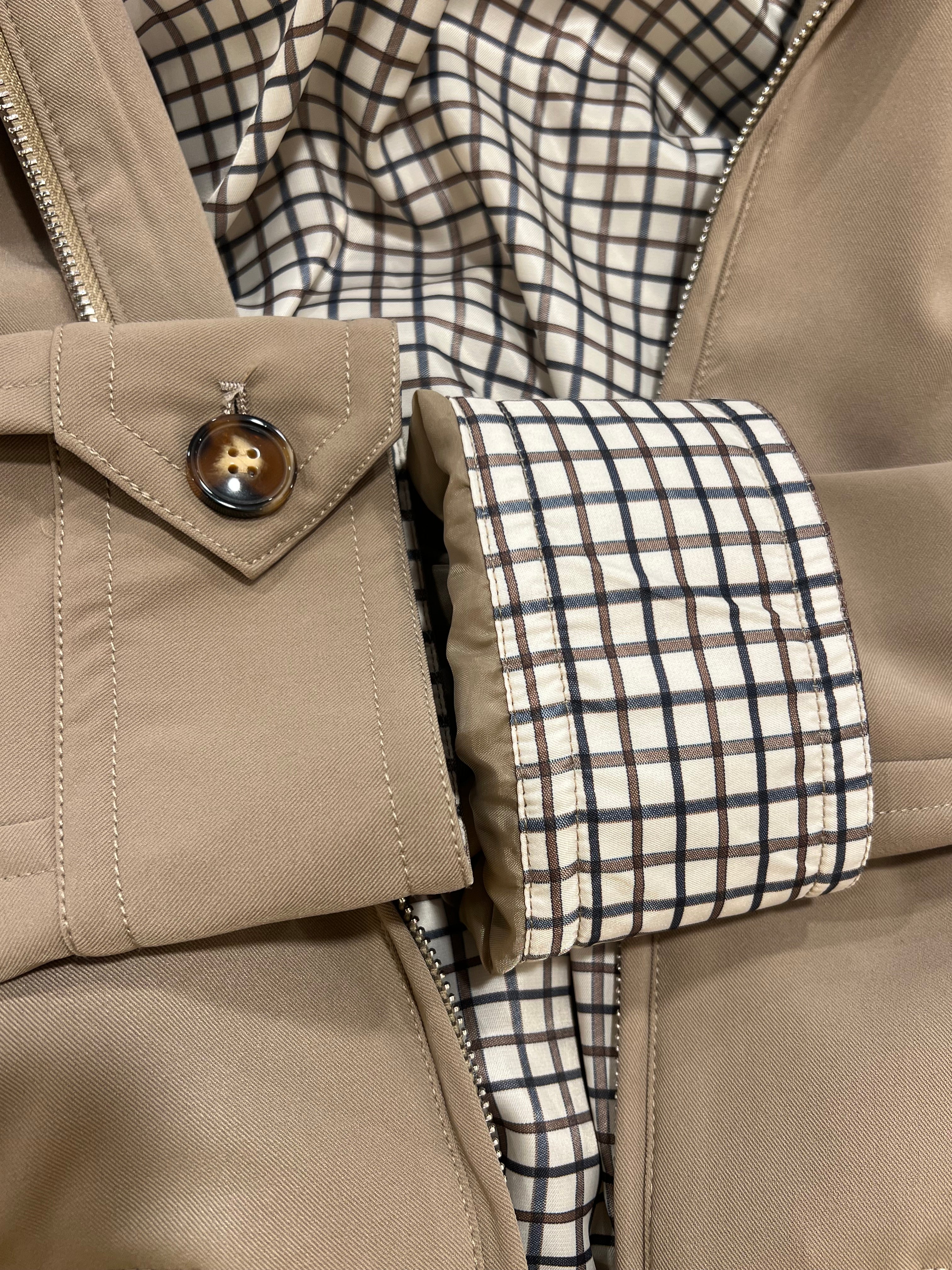 VESTE COURTE À COL CONTRASTANT